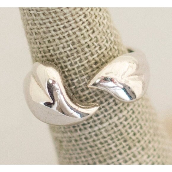 Size 5.5, Avon Ring, Silver Tone Ring, Elegant Ring, Vintage Ring, Boho Ring - Picture 1 of 3